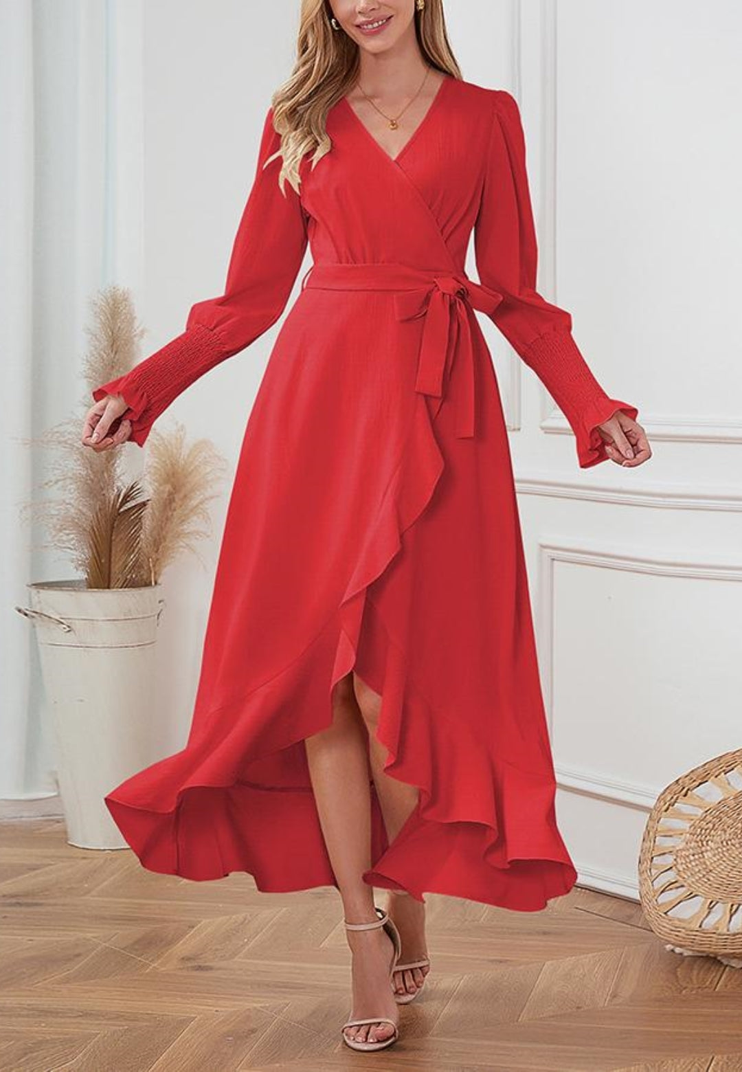 Vestido midi cruzado con dobladillo con volantes