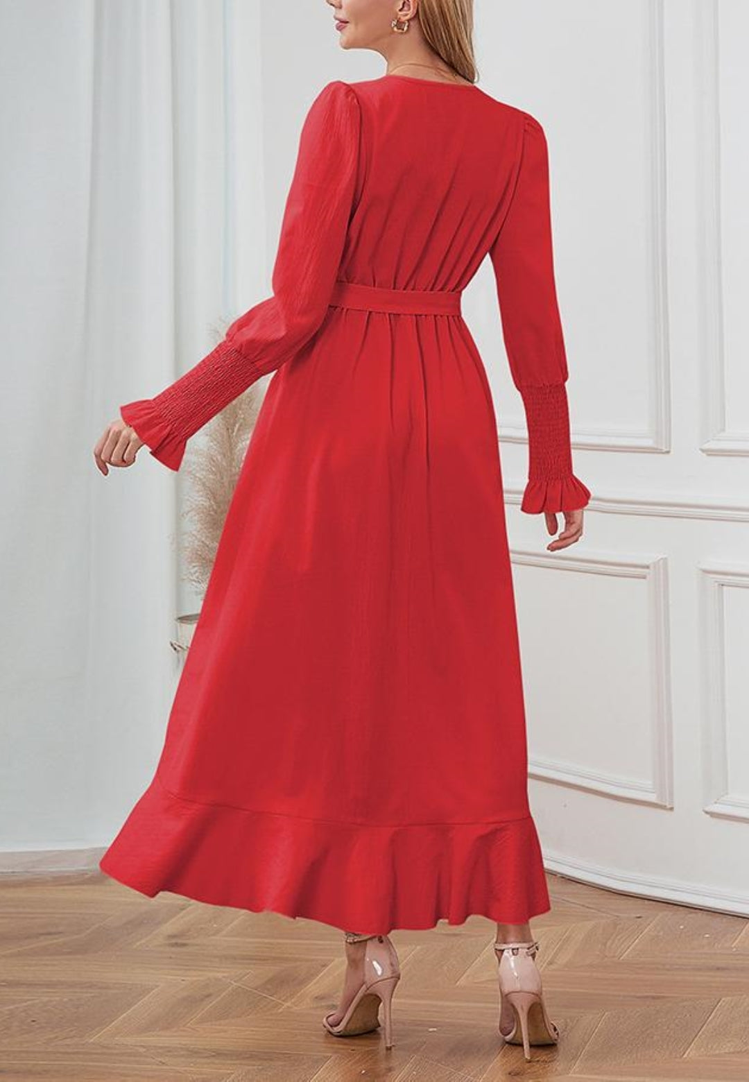 Vestido midi cruzado con dobladillo con volantes