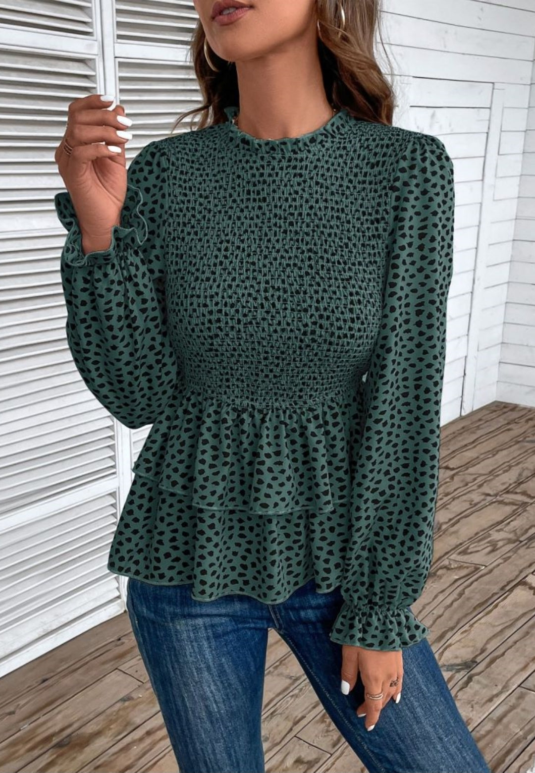 Blusa peplum con capas y estampado de guepardo