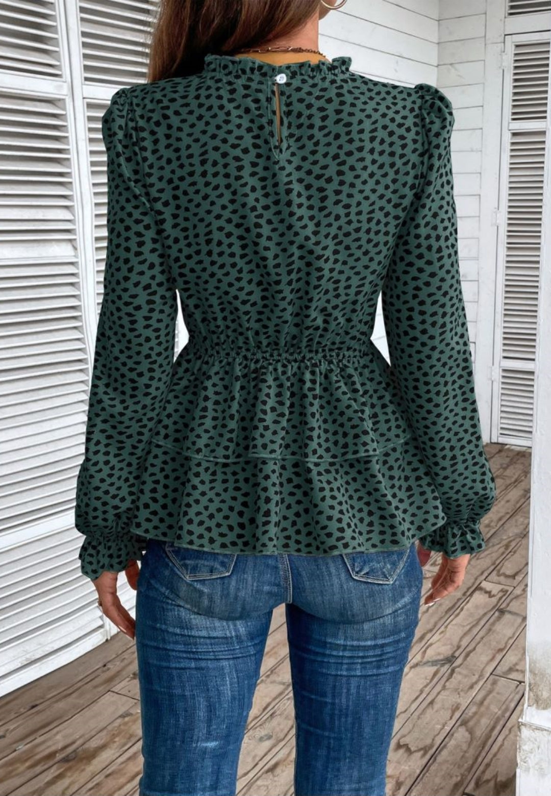 Blusa peplum con capas y estampado de guepardo