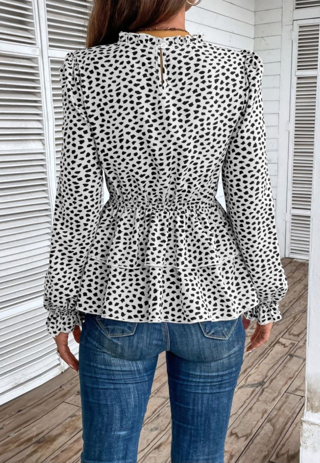 Blusa peplum con capas y estampado de guepardo