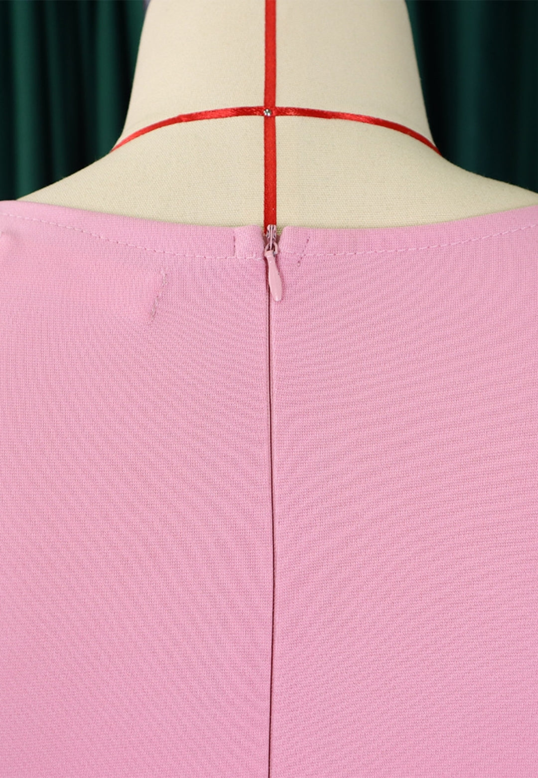 Vestido con mangas al codo y detalle fruncido