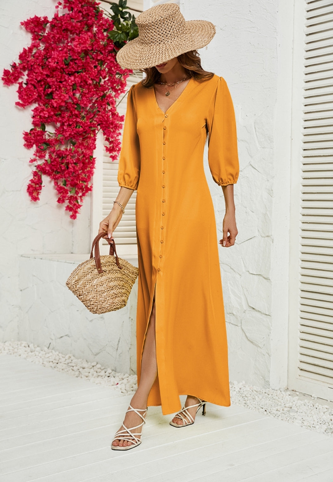 Vestido con abertura frontal y botones lisos