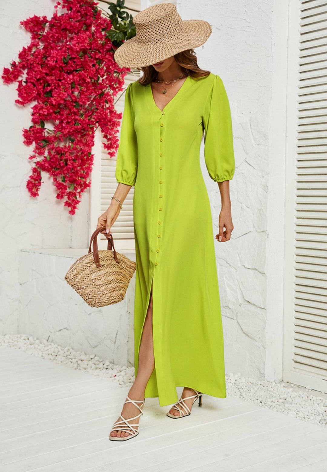 Vestido con abertura frontal y botones lisos