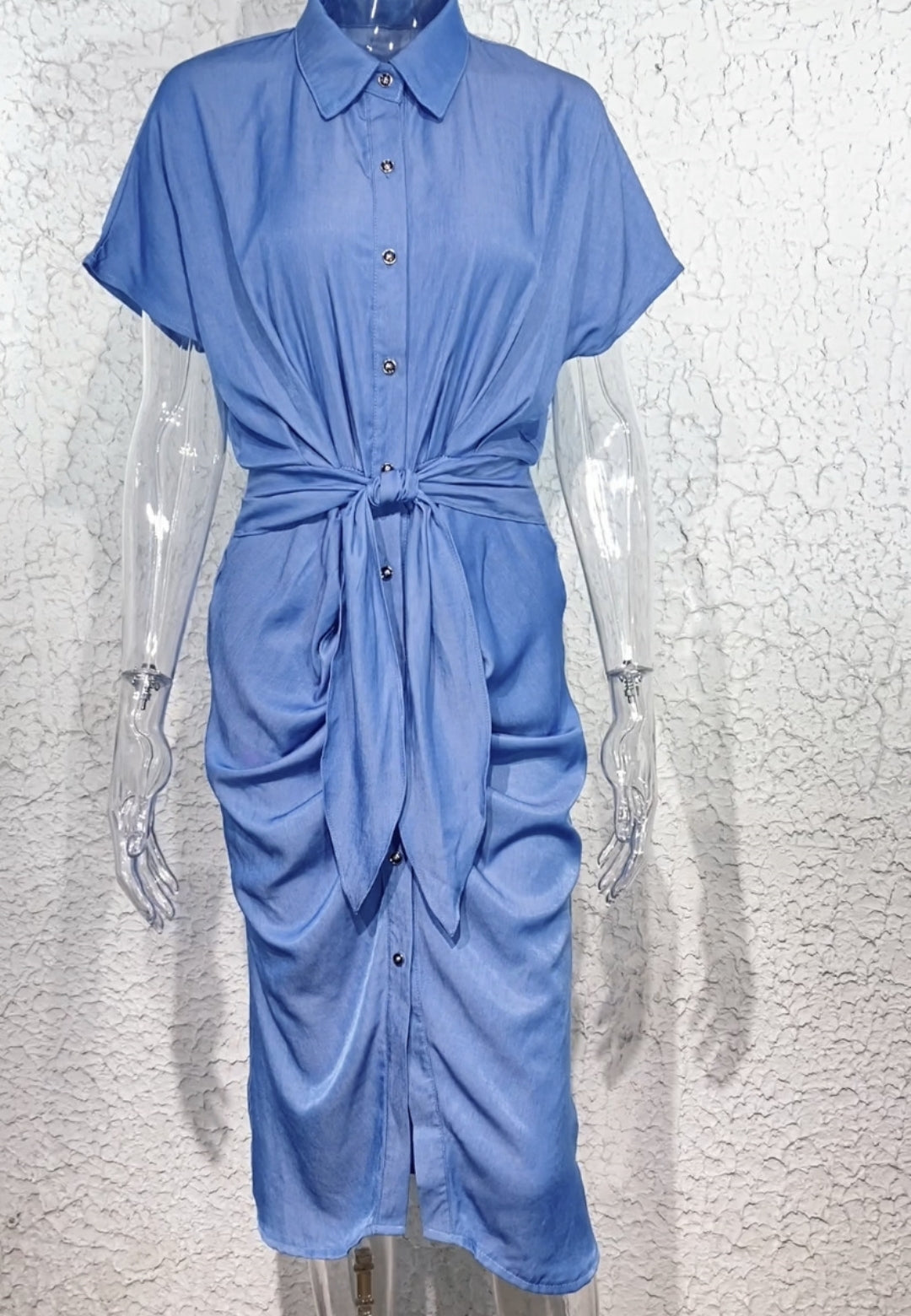 Vestido camisero con detalle fruncido