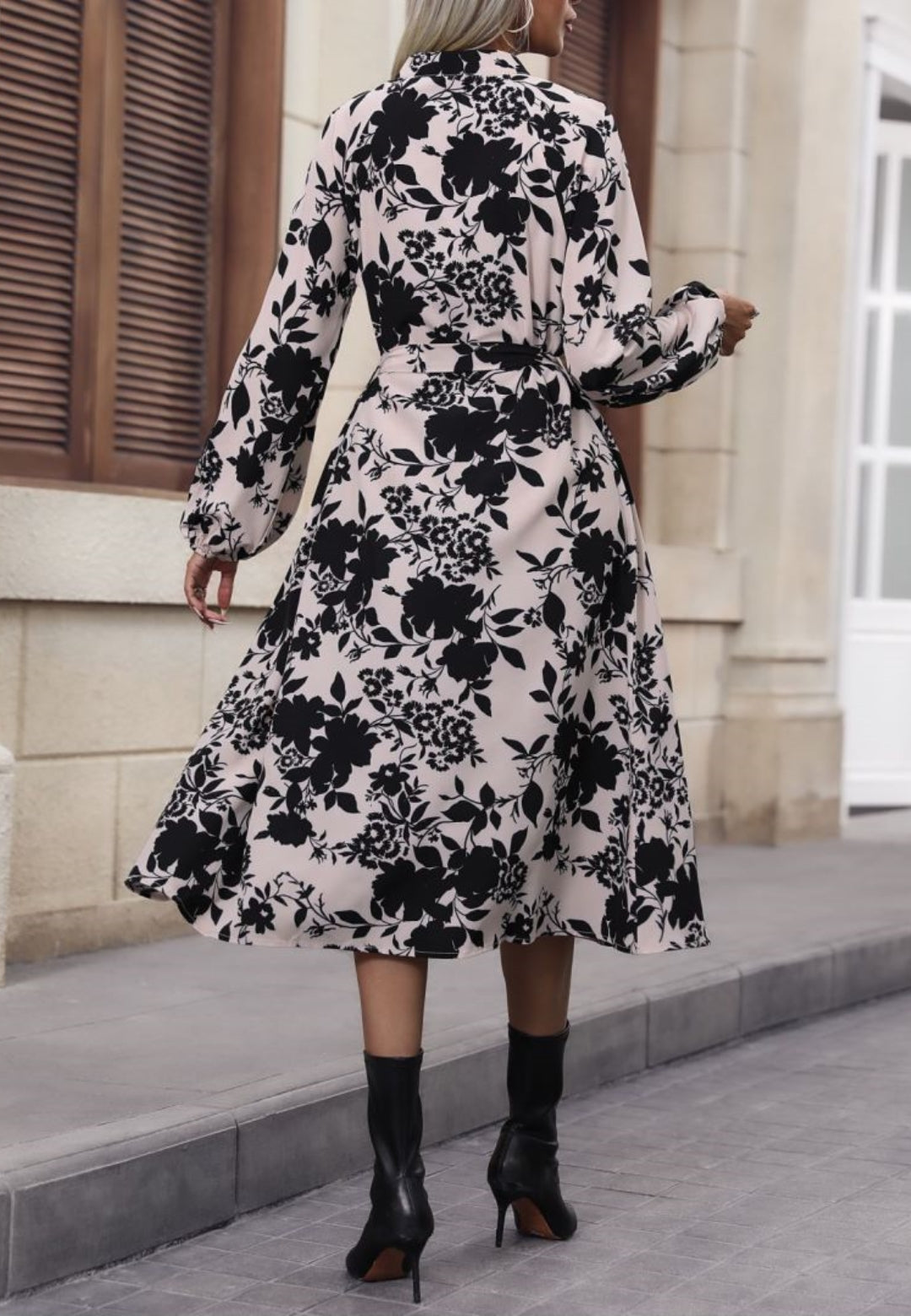 Vestido con ribete de encaje y estampado floral