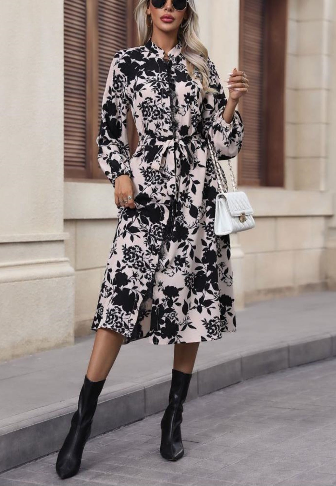 Vestido con ribete de encaje y estampado floral