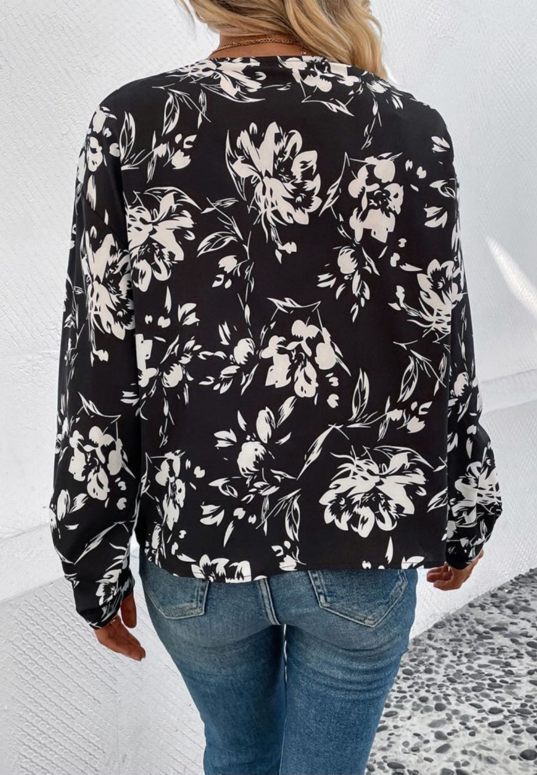 Camisa con cuello abotonado y estampado floral