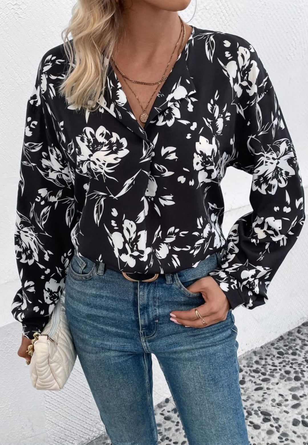 Camisa con cuello abotonado y estampado floral