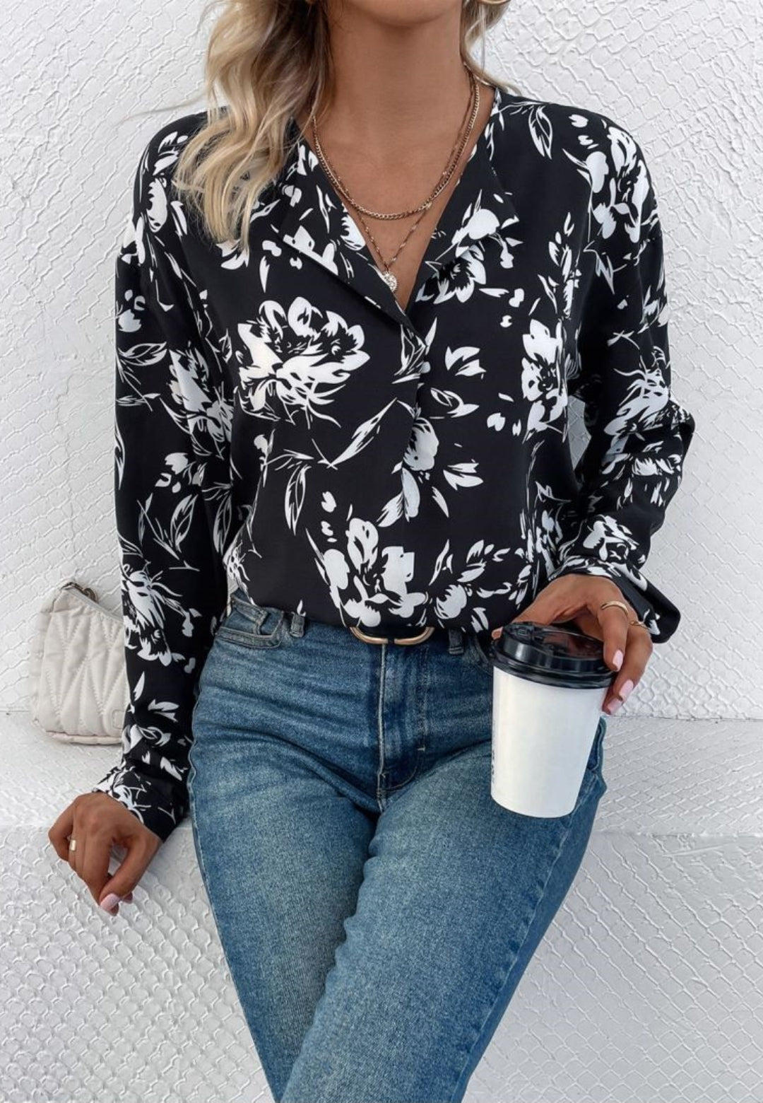 Camisa con cuello abotonado y estampado floral