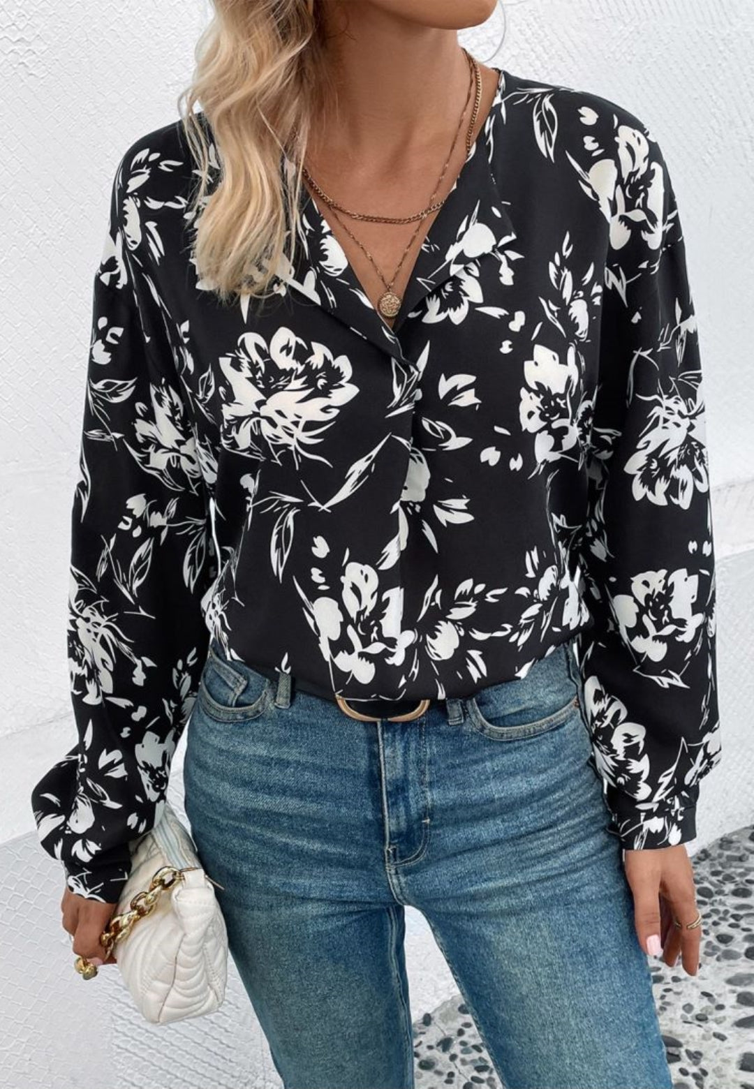 Camisa con cuello abotonado y estampado floral