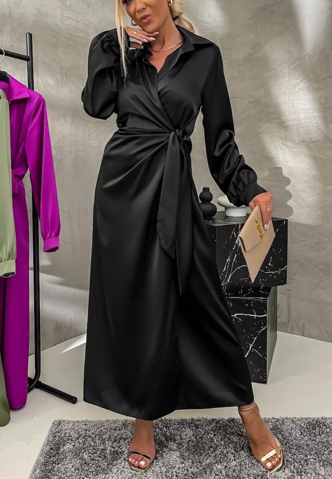 Vestido con dobladillo superpuesto y lazo lateral