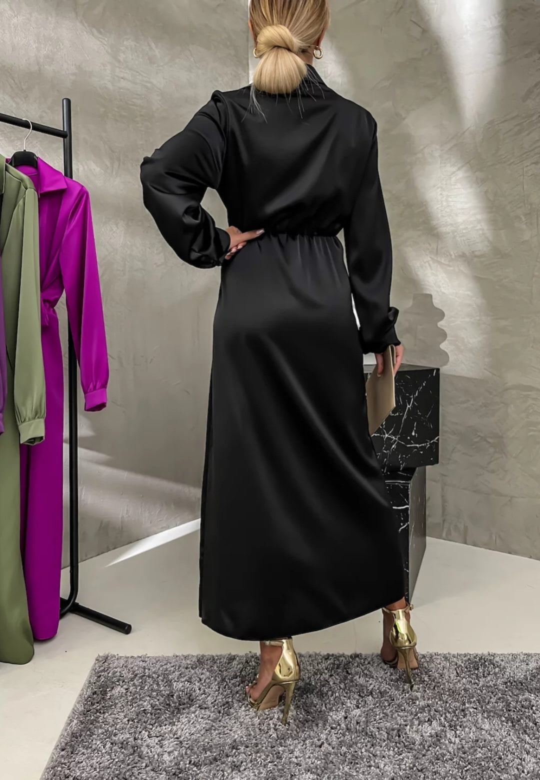 Vestido con dobladillo superpuesto y lazo lateral