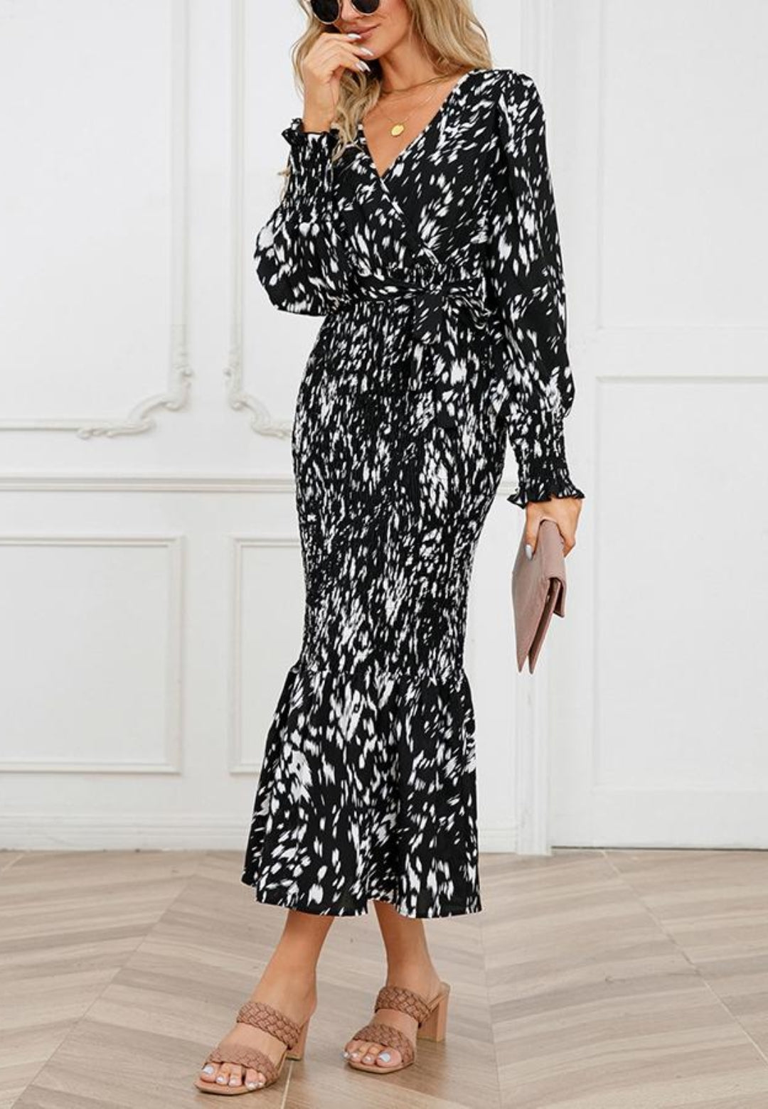 Vestido ajustado fruncido con estampado abstracto