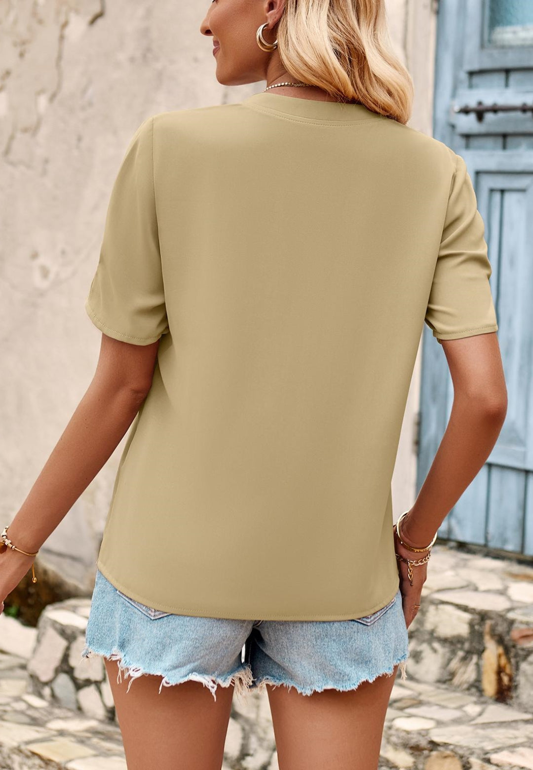 Blusa plisada con cuello alto en la parte delantera