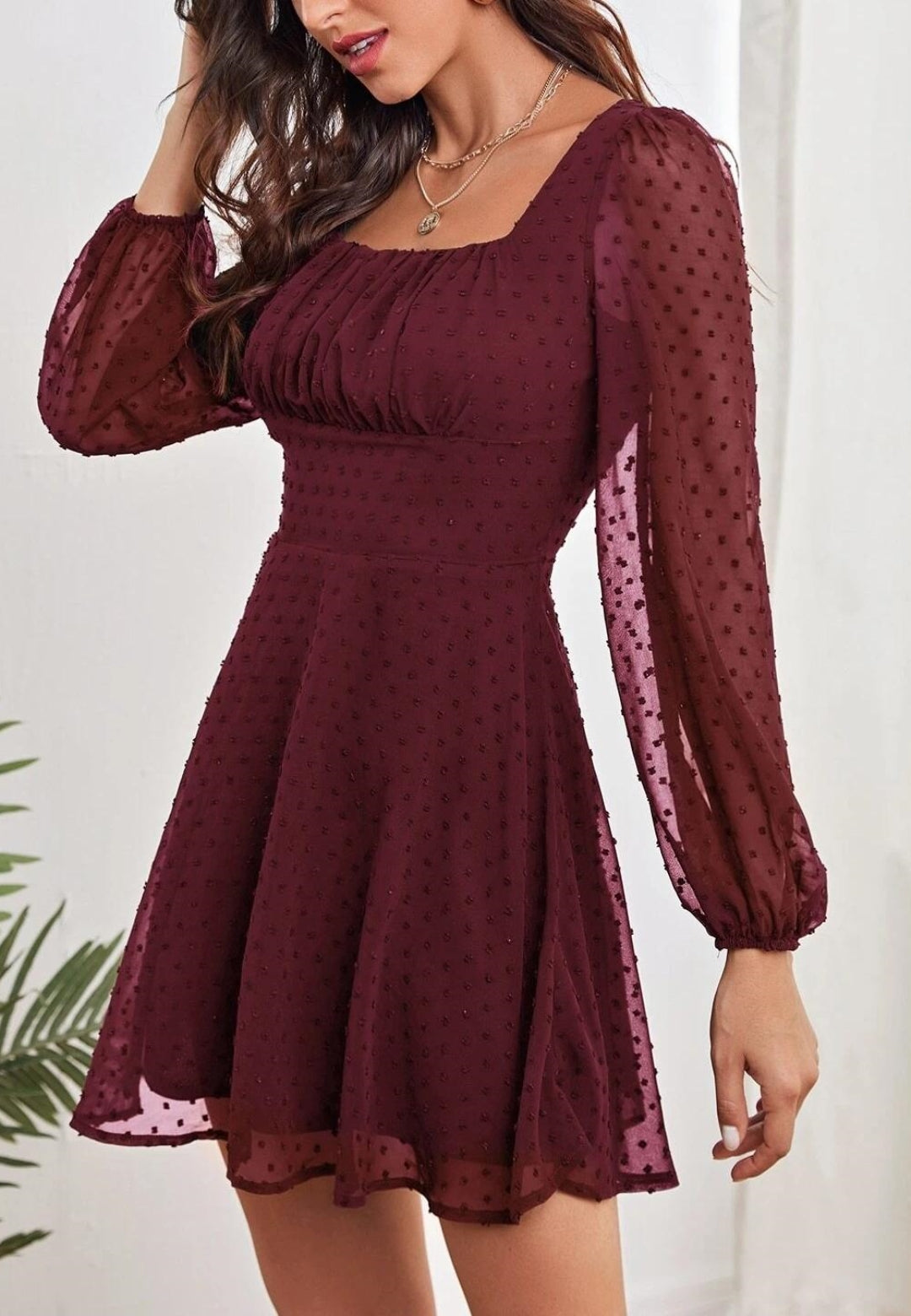 Vestido de escote cuadrado y busto fruncido