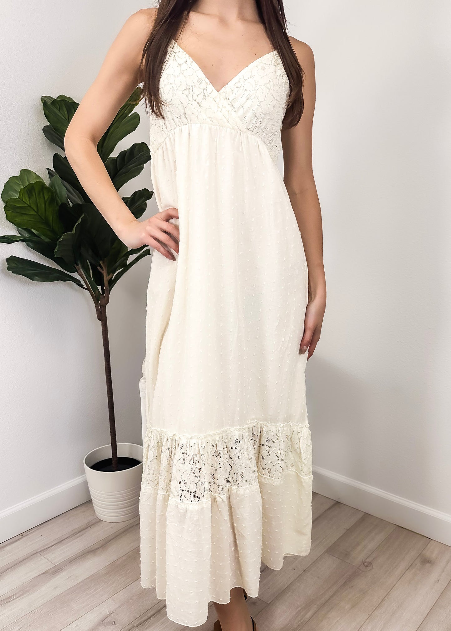 Sweetheart Neckline Clip Dot Lace Maxi Dress