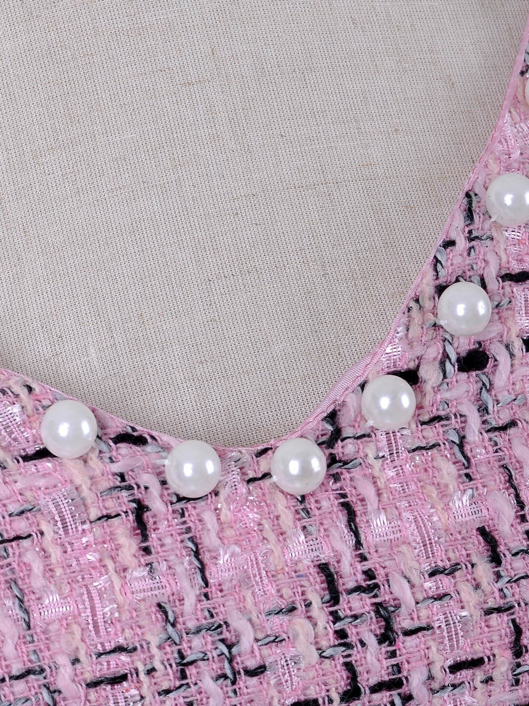 Vestido estilo patinador sobre hielo de tweed rosa con hombros abullonados y ribete de marabú, talla S/M