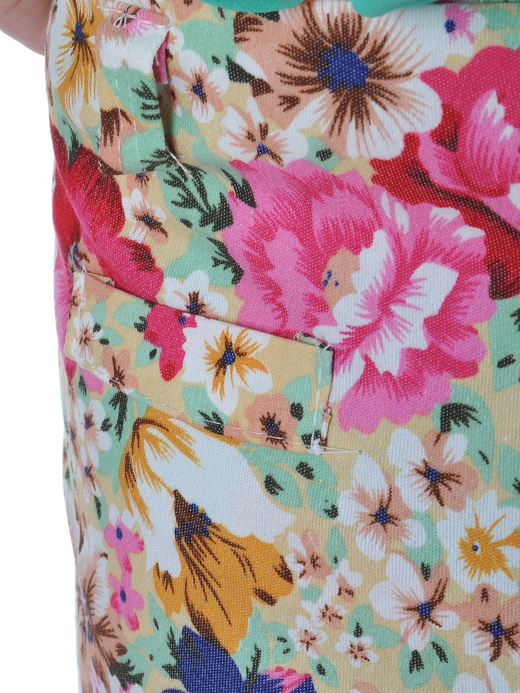 Pantalones cortos con estampado floral primaveral de colores brillantes