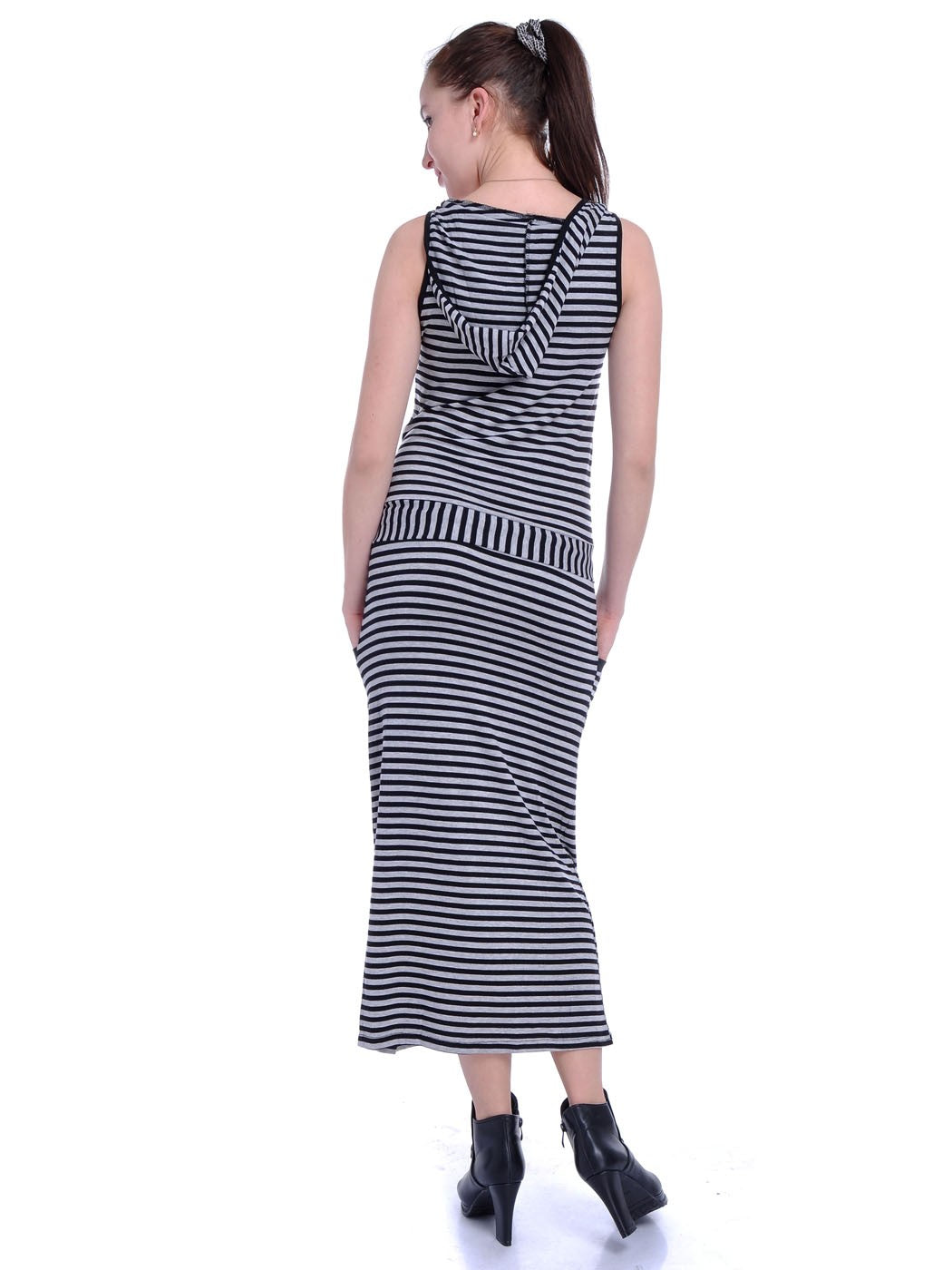 Vestido largo estilo camiseta con cintura caída y lazo a rayas blancas y negras