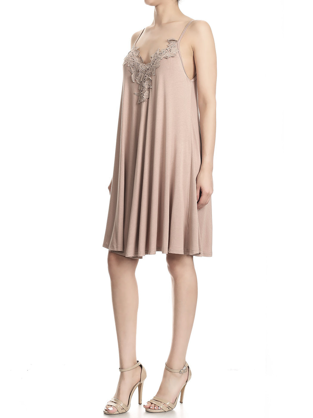 Vestido fluido con tirantes finos ajustables