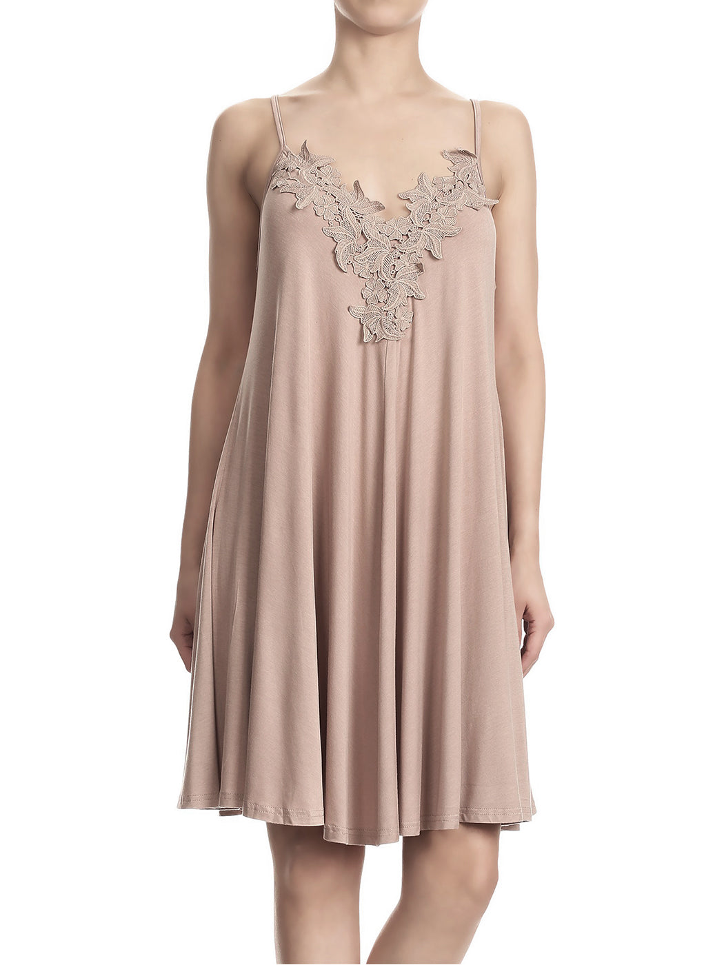 Vestido fluido con tirantes finos ajustables