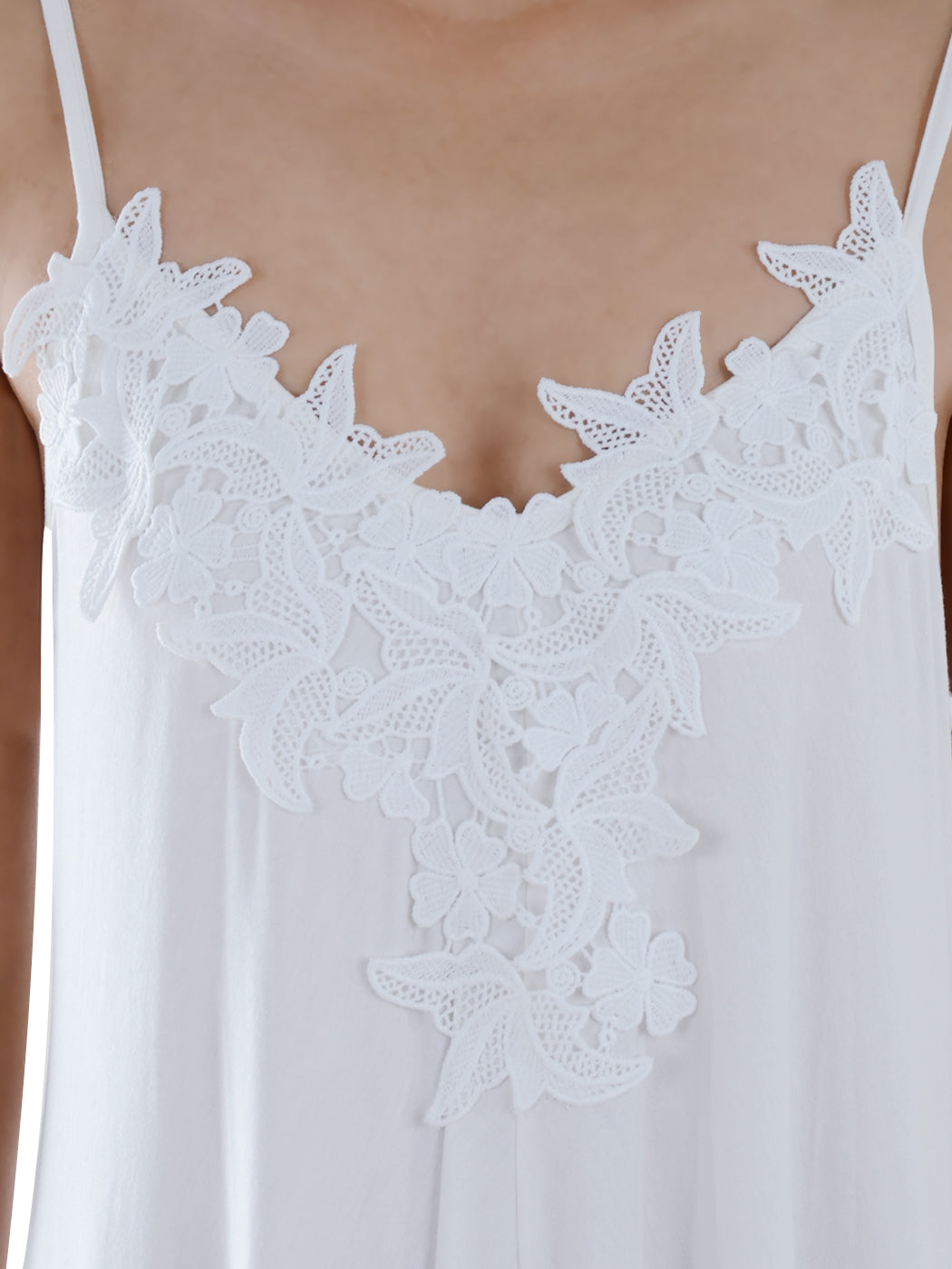 Vestido fluido con tirantes finos ajustables