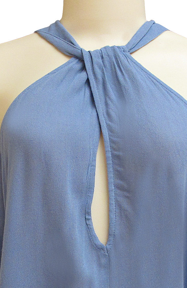 Top sin mangas con cuello halter, giro y hebilla