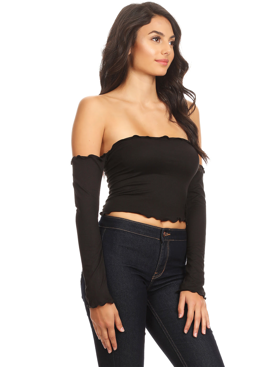 Top corto ajustado, elegante, con hombros descubiertos, mangas largas y volantes