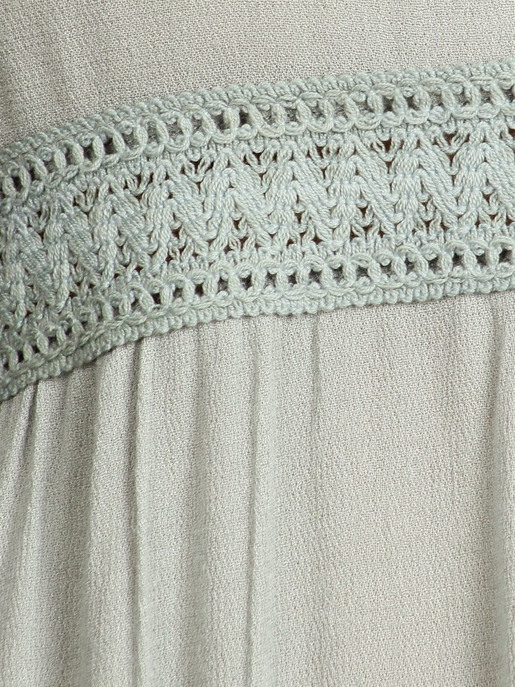 Vestido de encaje ligero y bohemio