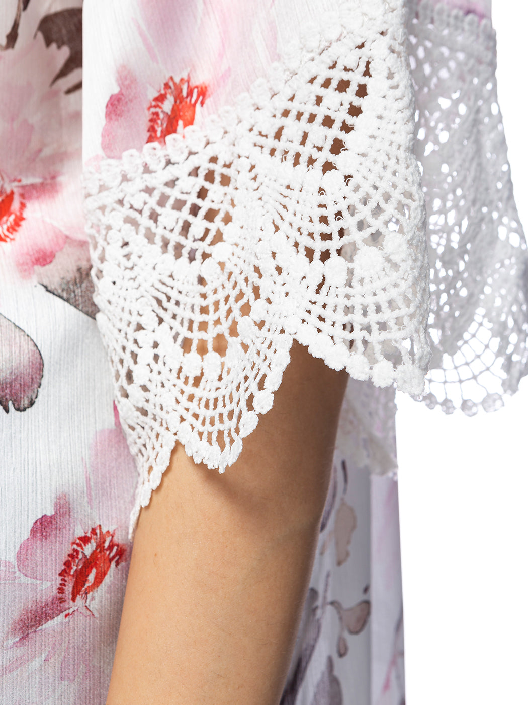 Kimono largo con bordado de encaje floral