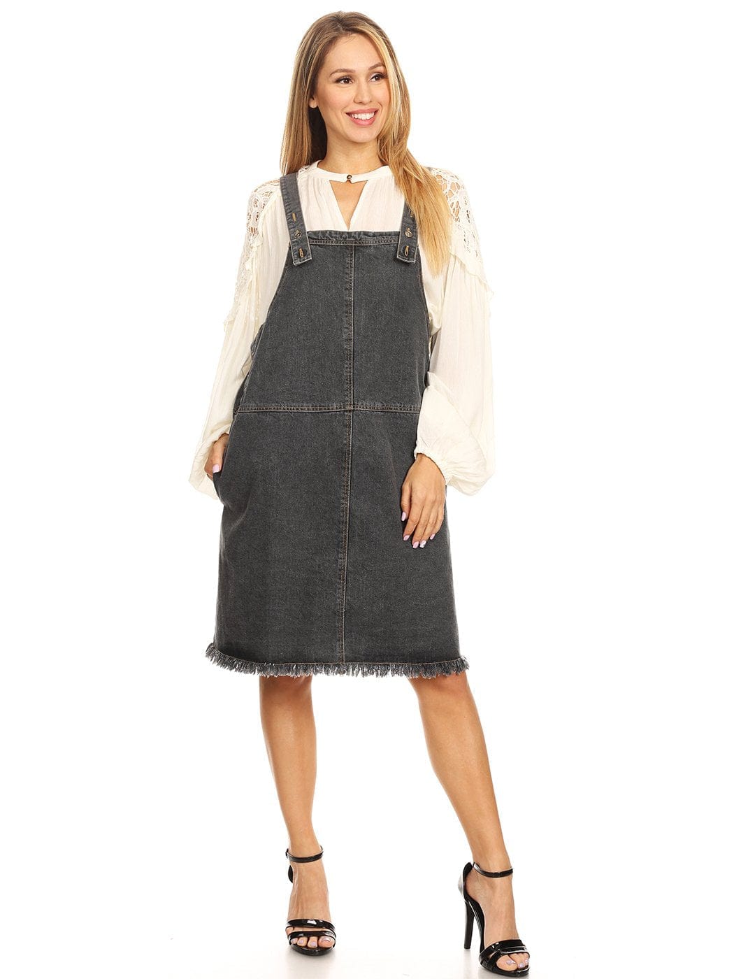 Vestido vaquero tipo pechera de gran tamaño
