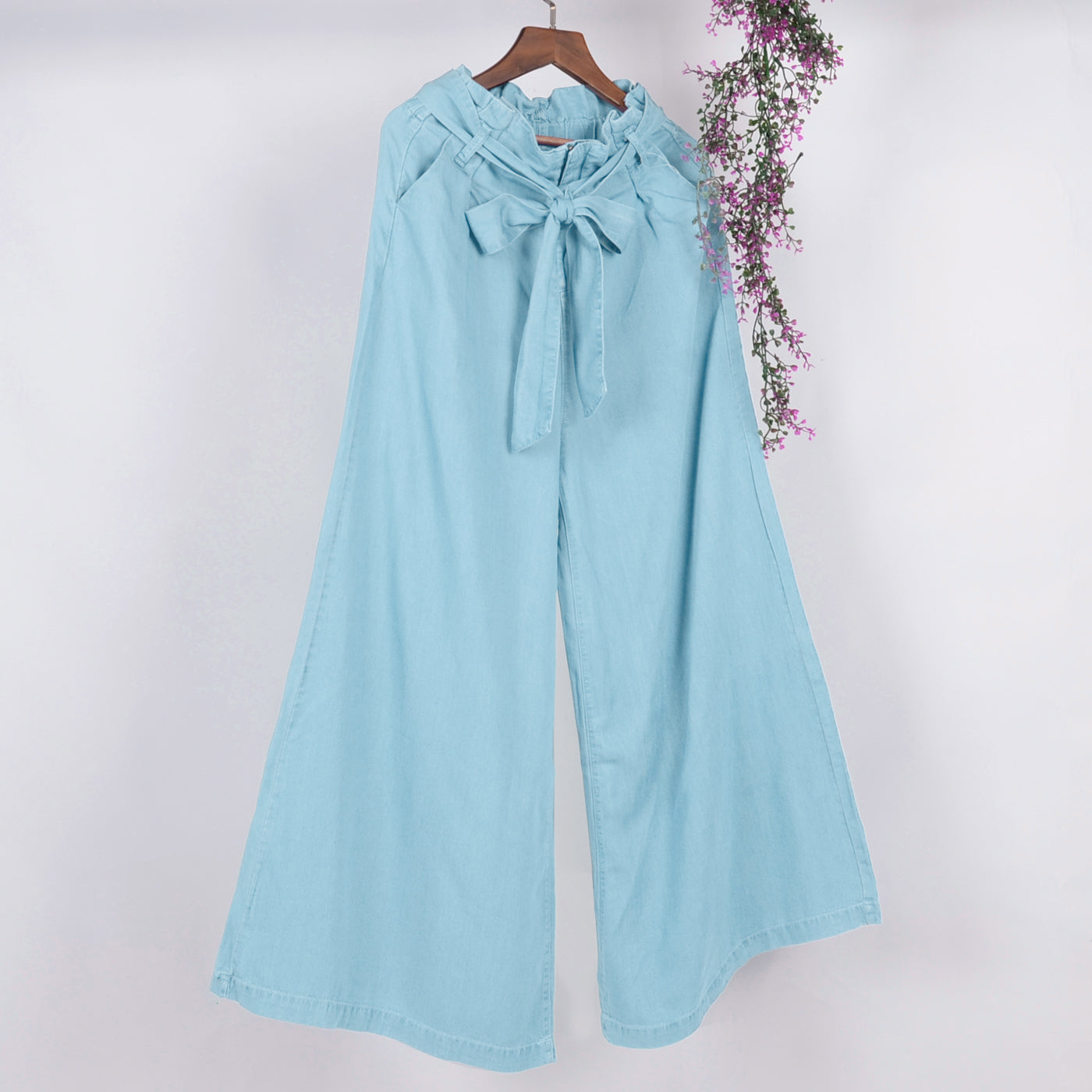 Jeans palazzo de pierna ancha con lazo de Chambray