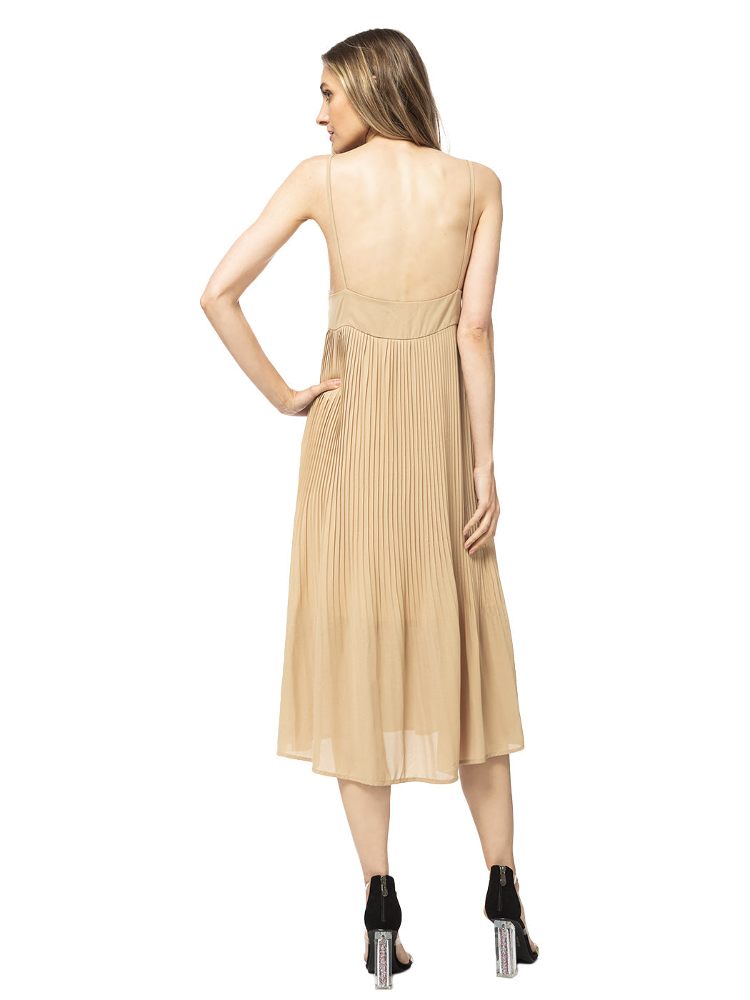 Vestido midi plisado con tirantes finos