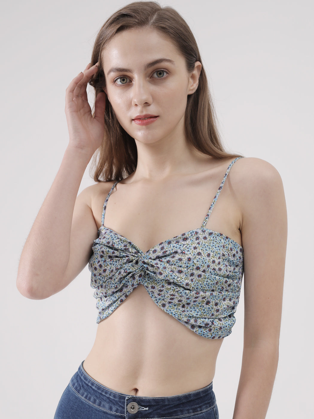 Top de bikini playero con tirantes finos y estampado floral