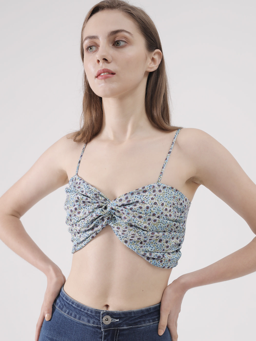 Top de bikini playero con tirantes finos y estampado floral