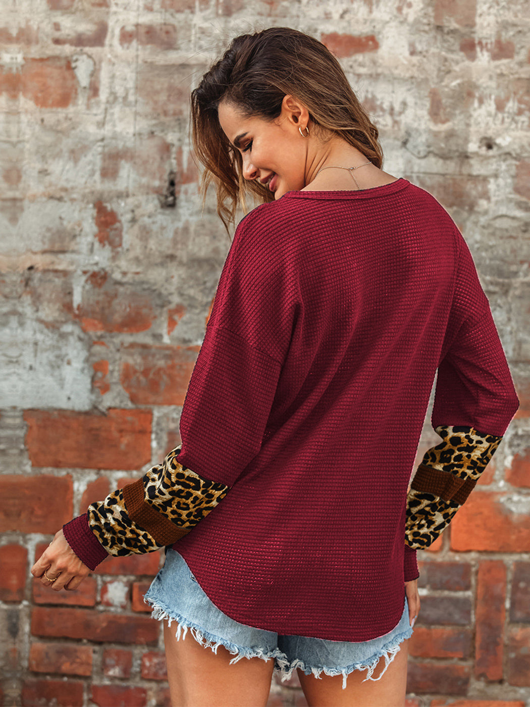 Suéteres casuales suaves de otoño e invierno con cuello en V, ligeros, de manga larga y estampado de leopardo