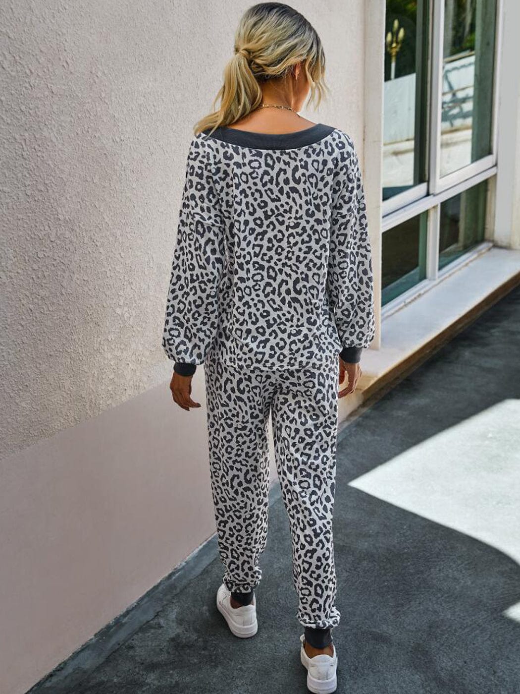 Conjunto de 2 piezas de top y pantalón con estampado de leopardo