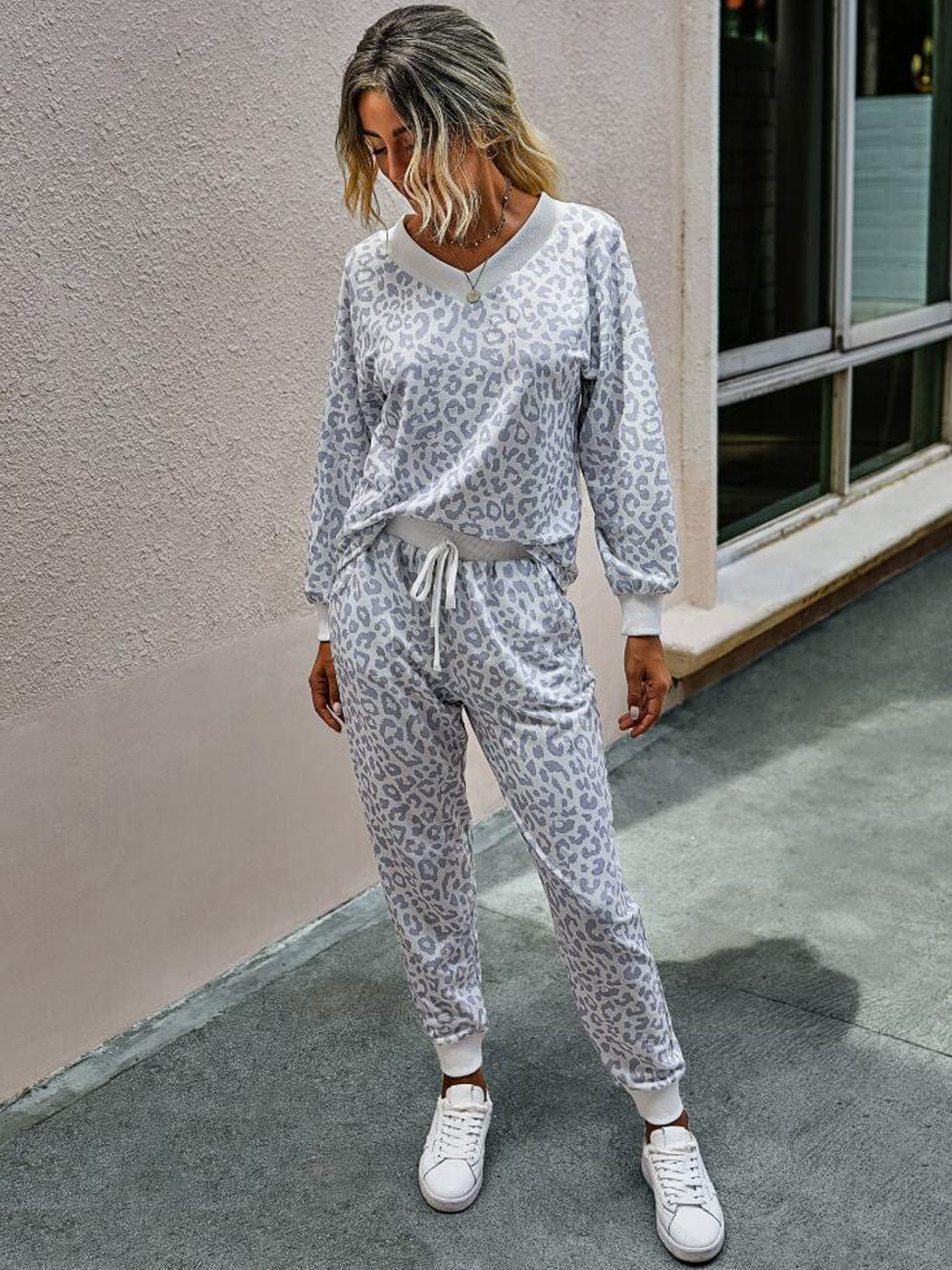 Conjunto de 2 piezas de top y pantalón con estampado de leopardo