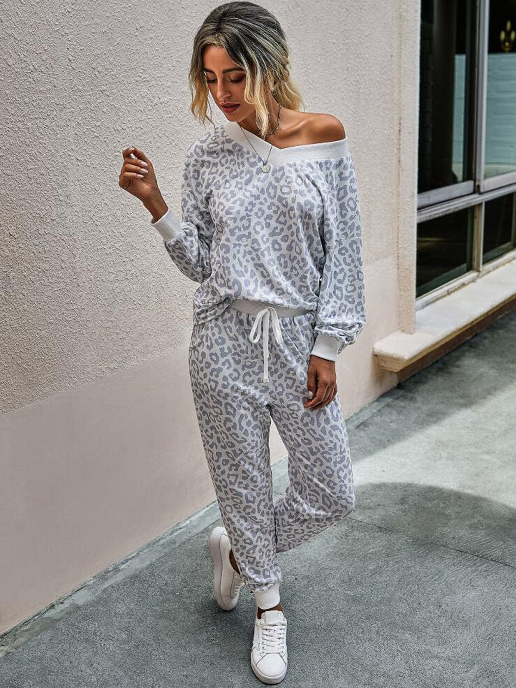 Conjunto de 2 piezas de top y pantalón con estampado de leopardo