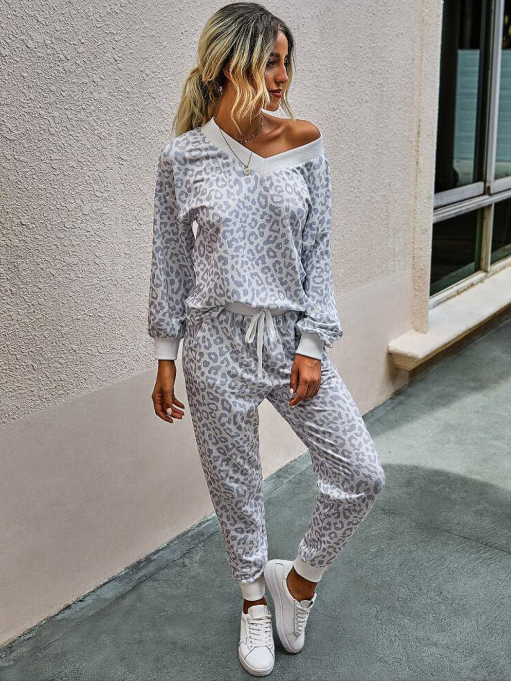 Conjunto de 2 piezas de top y pantalón con estampado de leopardo