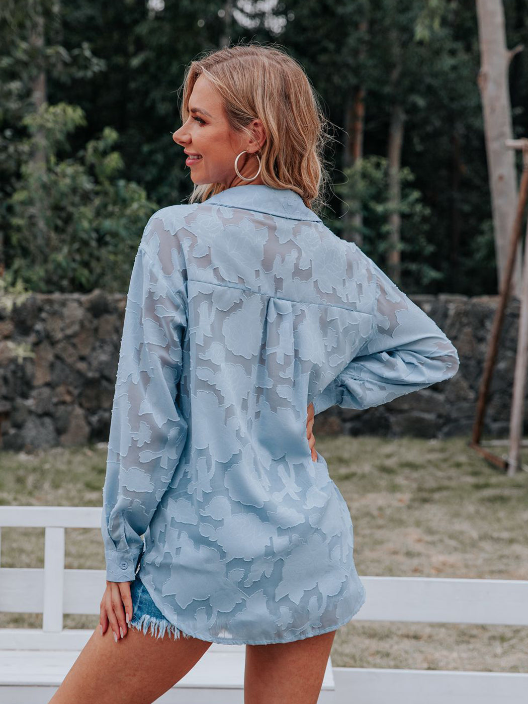 Blusa de gasa con estampado floral, mangas largas, cuello vuelto semitransparente y botones para mujer de Anna-Kaci