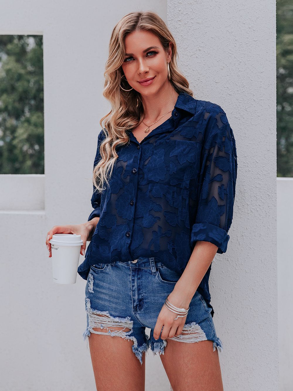 Blusa de gasa con estampado floral, mangas largas, cuello vuelto semitransparente y botones para mujer de Anna-Kaci