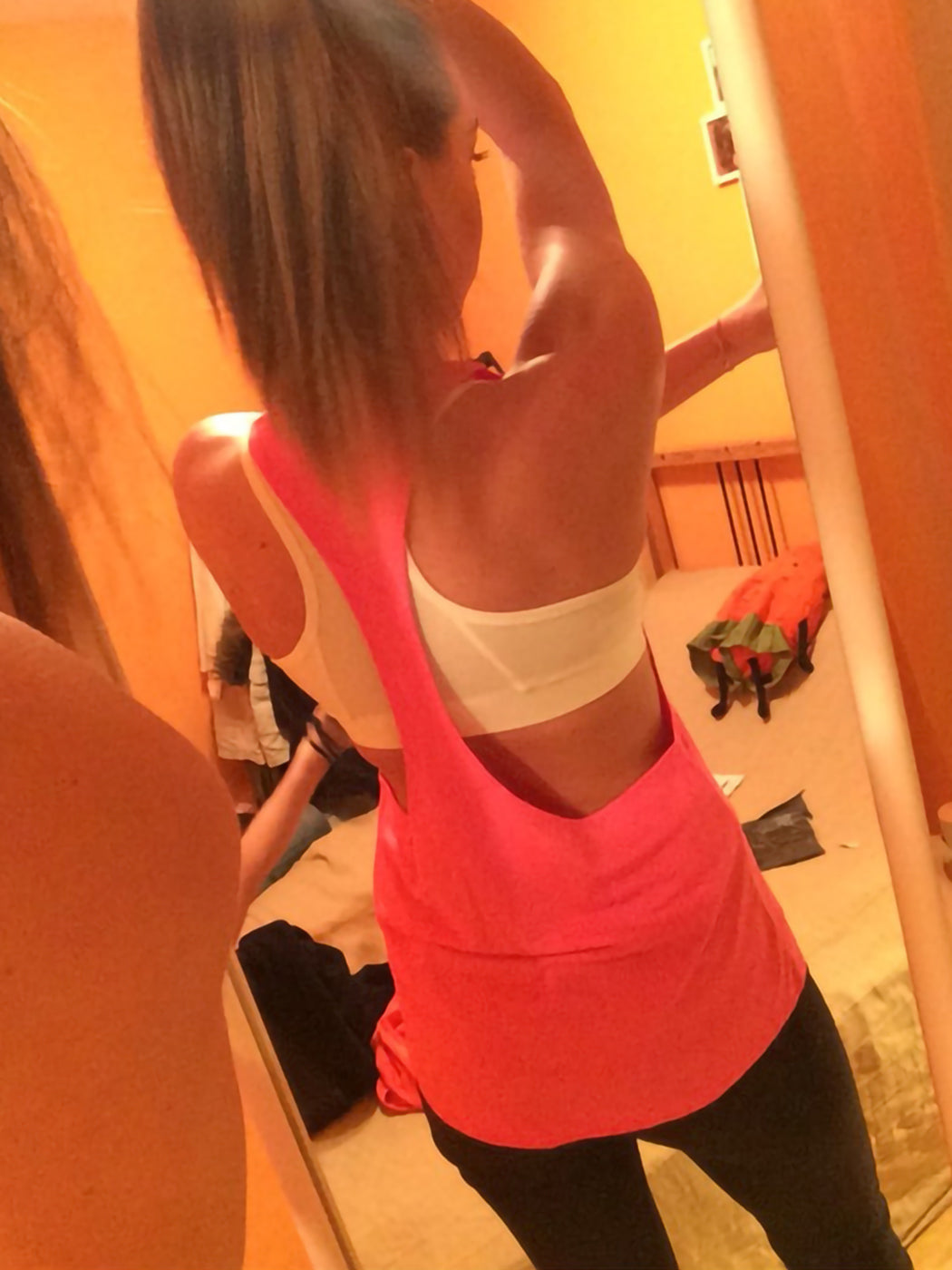 Camiseta sin mangas holgada con espalda cruzada para hacer yoga