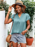 Blusa de satén con mangas onduladas
