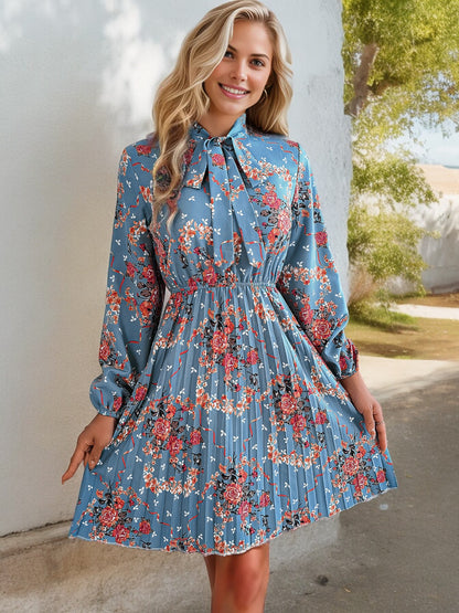 Vestido con estampado floral de manga larga, cuello con lazo y falda plisada