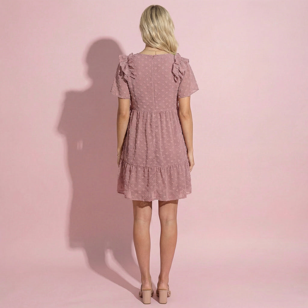 Vestido floral texturizado con hombros con volantes 