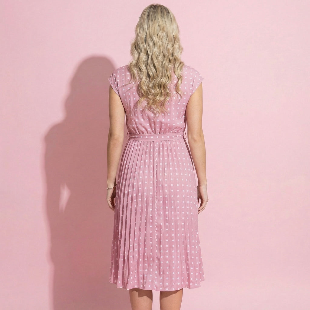 Vestido de lunares con mangas cortas