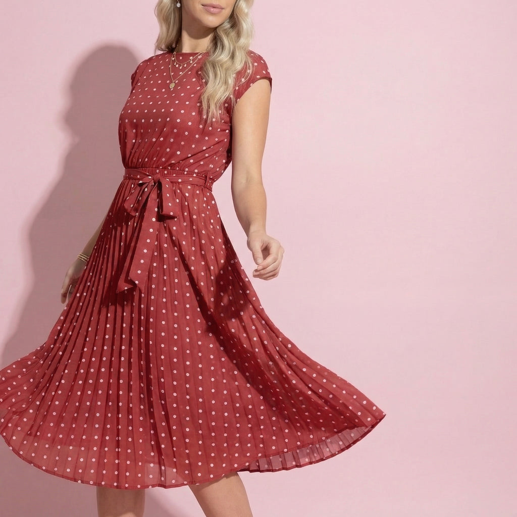 Vestido de lunares con mangas cortas