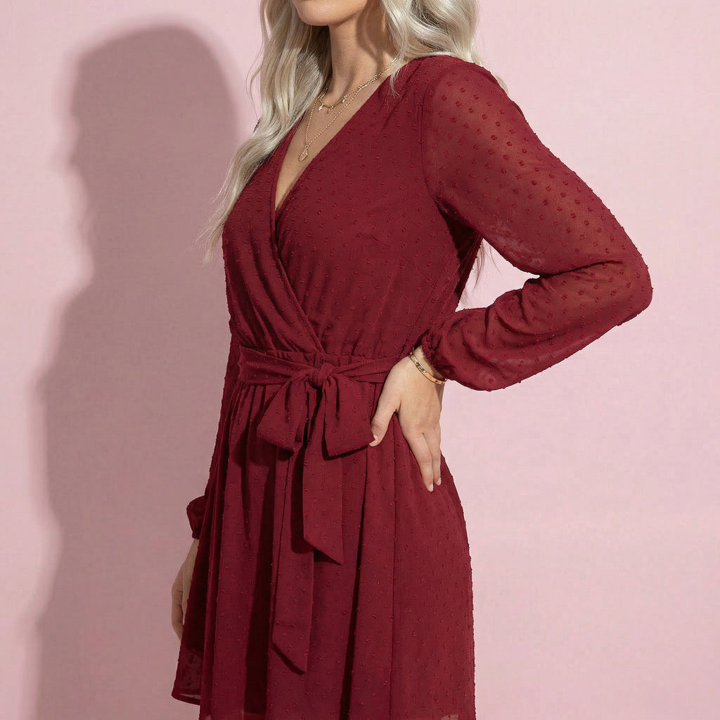 Vestido cruzado de manga larga con lunares y clip 